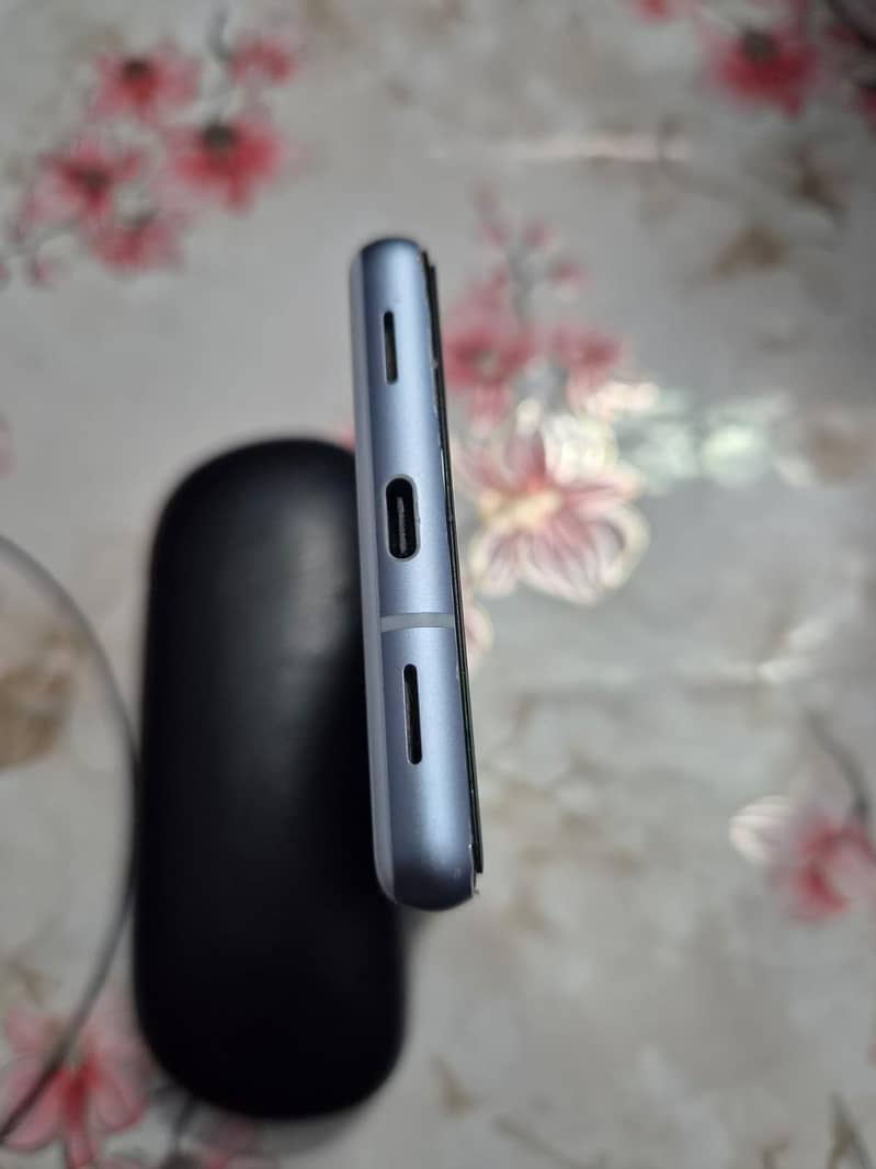 Google Pixel 7a 5