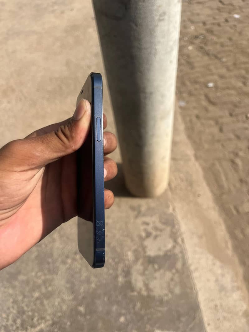 Apple iPhone 12 3