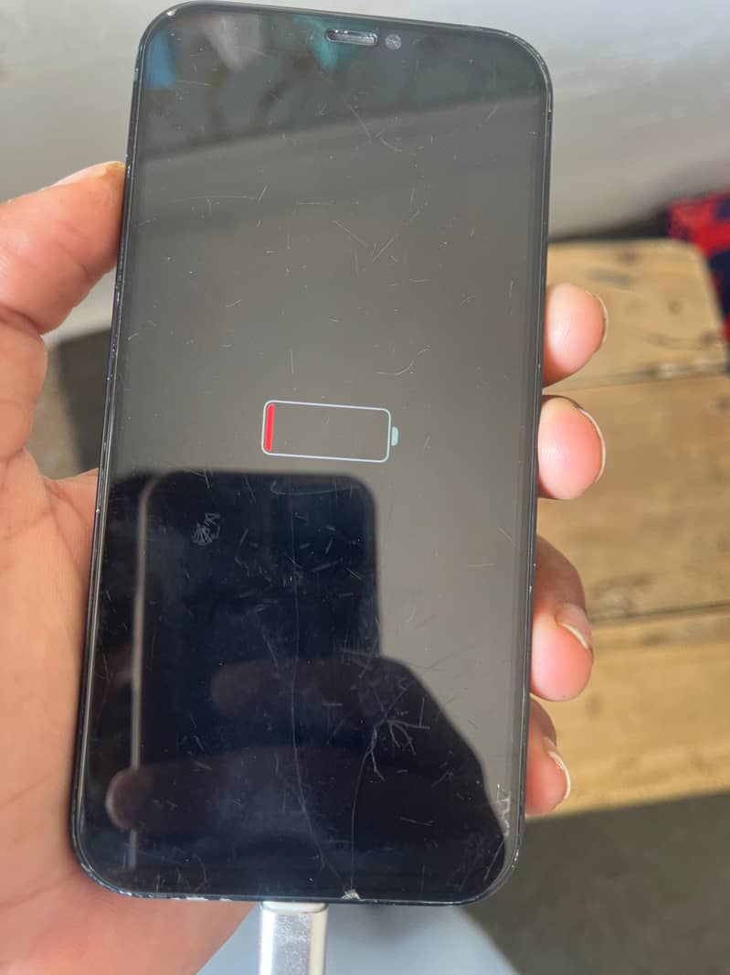 Apple iPhone 12 4