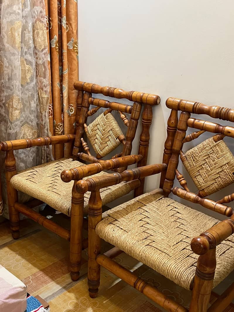Sindhi sofa set with table 4