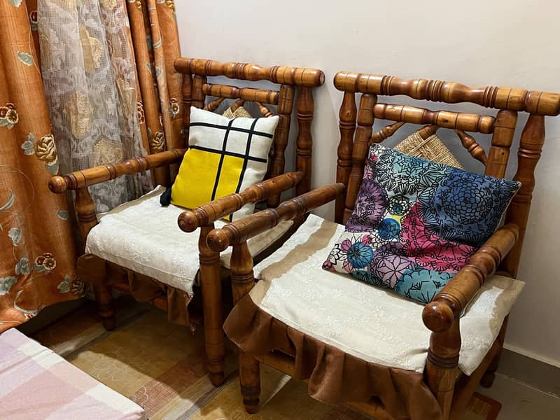 Sindhi sofa set with table 8
