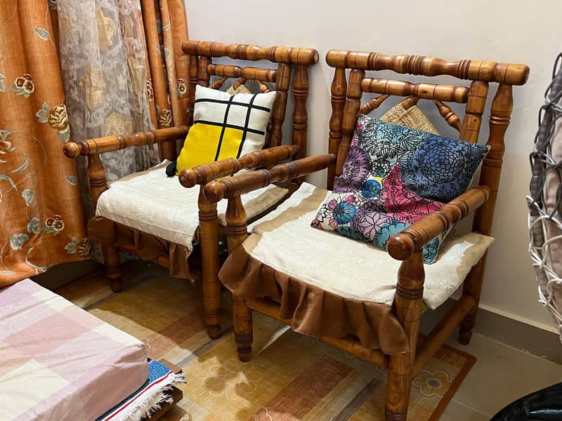Sindhi sofa set with table 9
