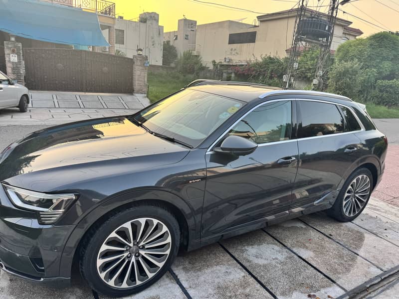 Audi E-Tron 2020 1