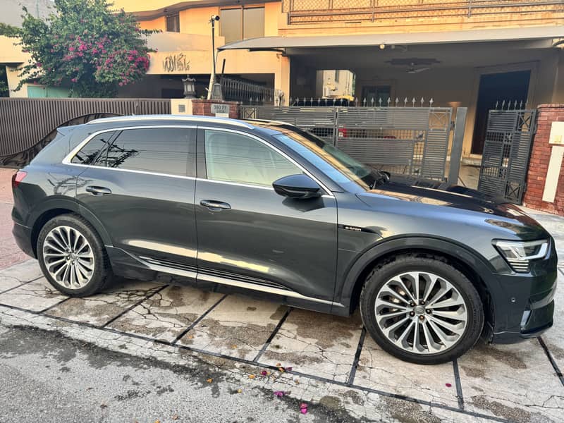 Audi E-Tron 2020 7