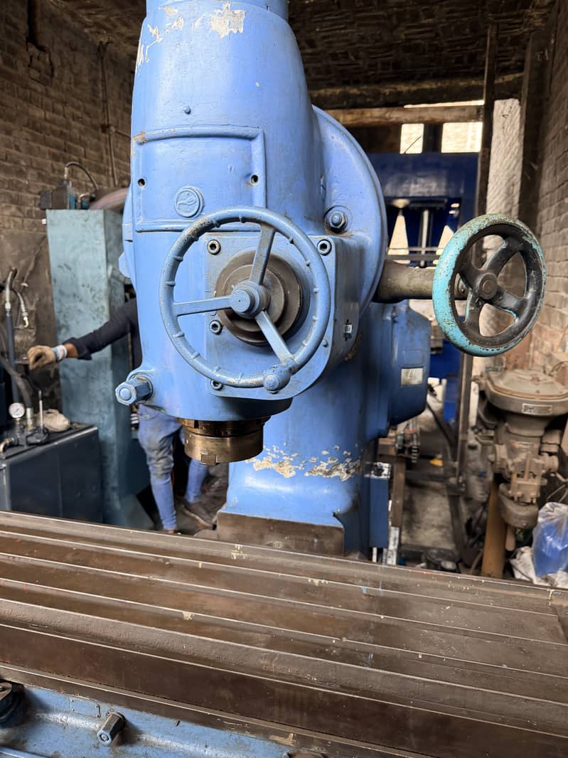 Milling machine 1