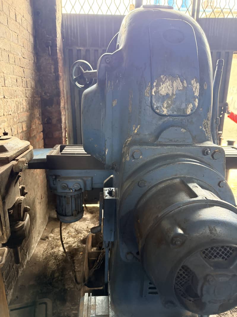 Milling machine 4