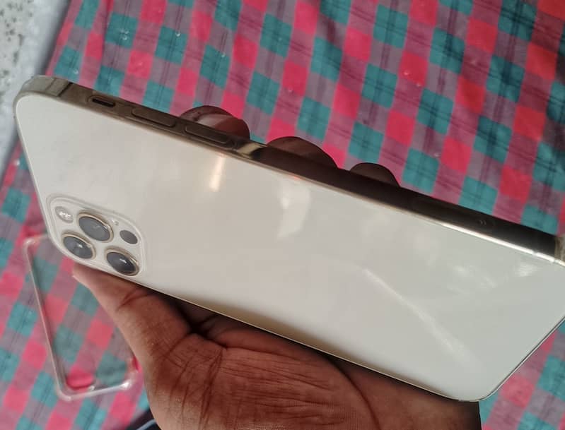 Apple iPhone 12 Pro 3