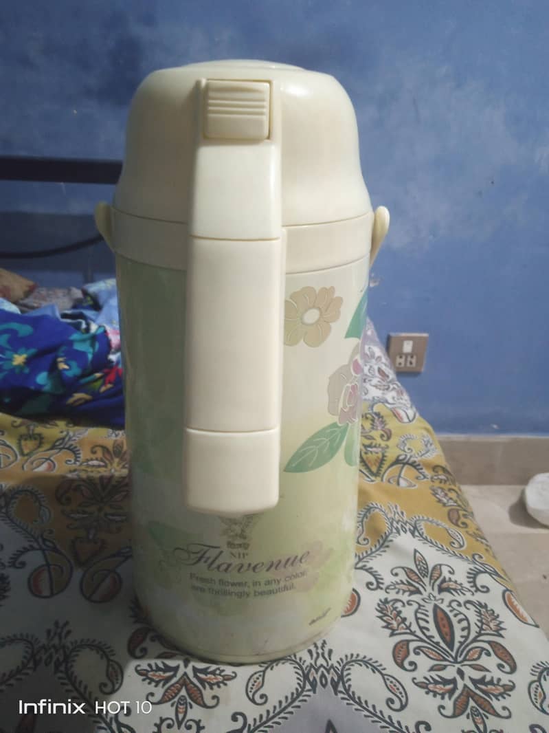 Tharmos -  Insulated jug 1