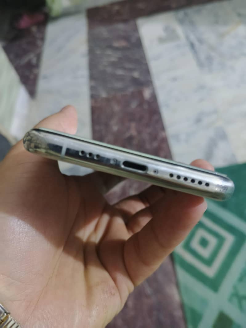 Apple iPhone 11 Pro 1