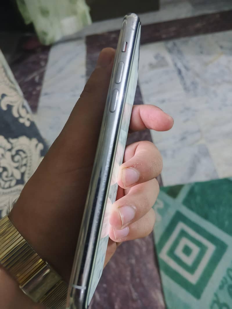 Apple iPhone 11 Pro 3