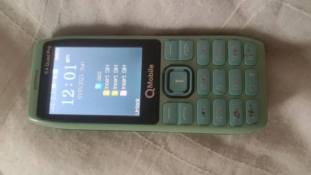 QMobile E4 Quad Pro 0