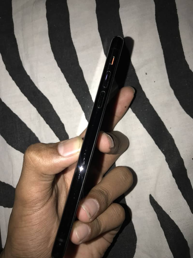 Apple iPhone XS 5
