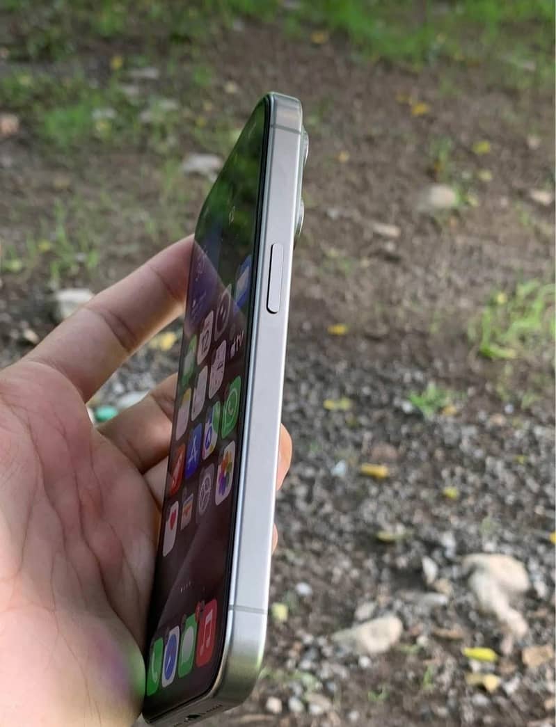 Apple iPhone 15 Pro 5