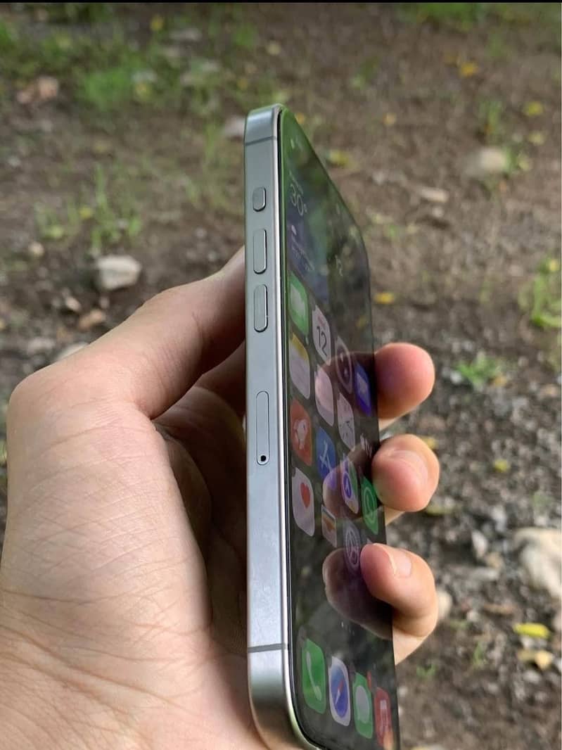 Apple iPhone 15 Pro 6