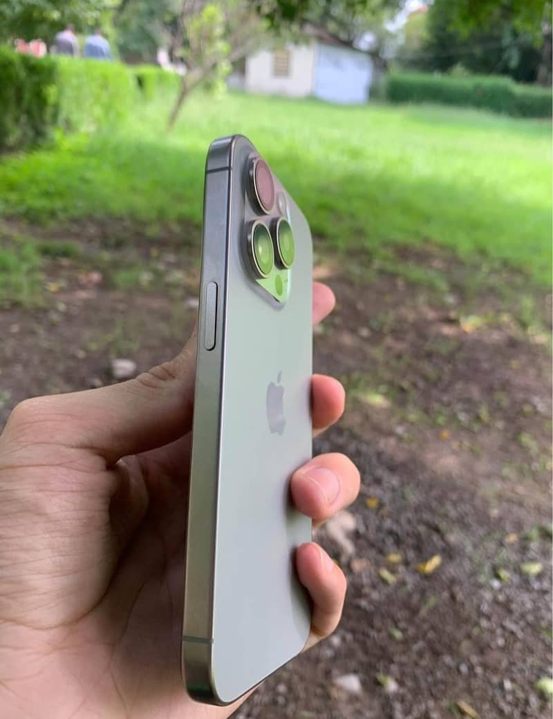 Apple iPhone 15 Pro 7
