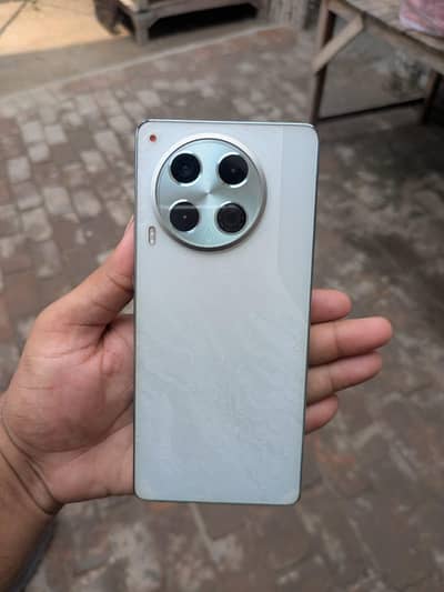 Tecno CAMON 30