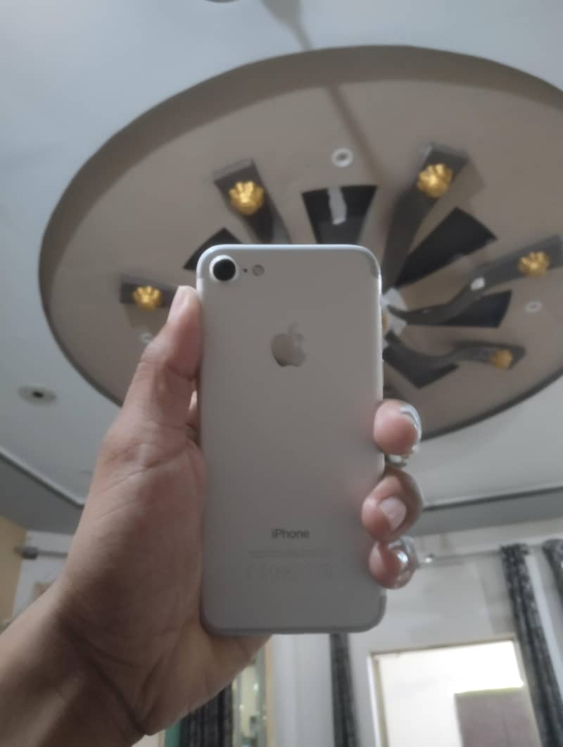 Apple iPhone 7 2