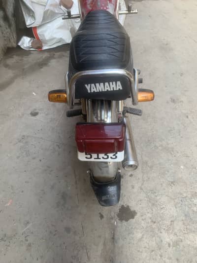 Yamaha yd 100  Urgent sale serious buyer rabta karen