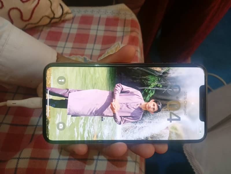 Apple iPhone XS Max 1