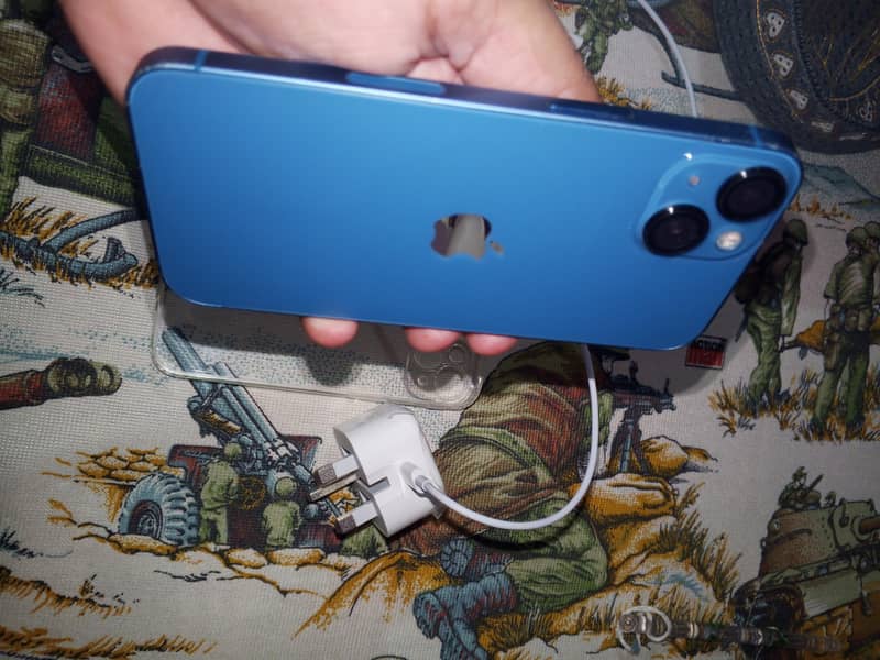 Apple iPhone 13 1