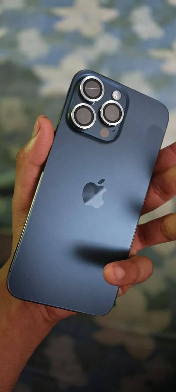 Apple iPhone 15 Pro Max 1