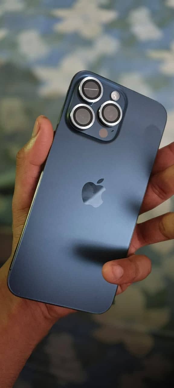 Apple iPhone 15 Pro Max 4