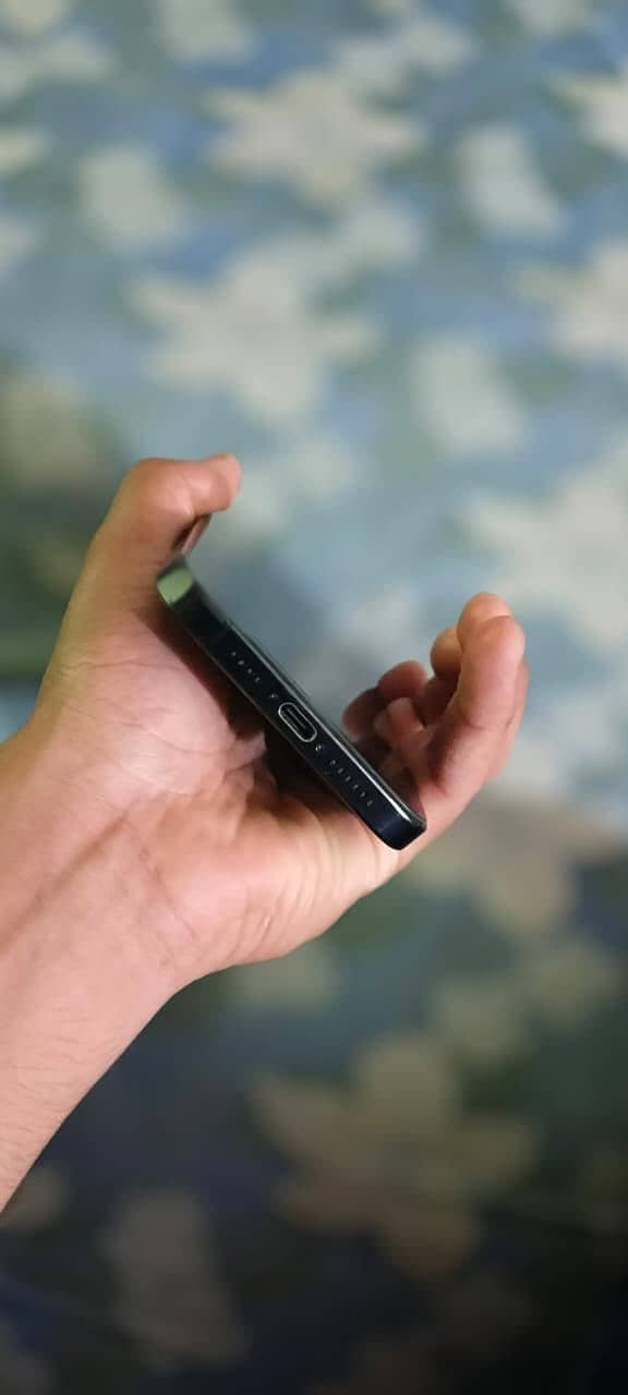 Apple iPhone 15 Pro Max 6
