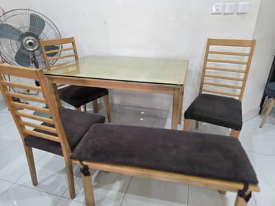 Dinning table in good condition for urgent sale