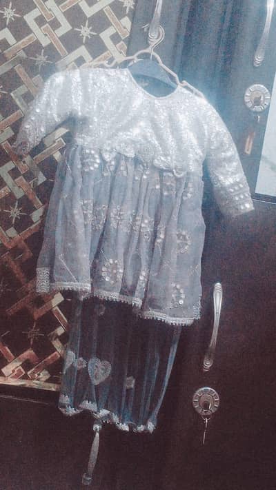 tail frock 1 sa 3 year tk ki bachi use kr skti hai