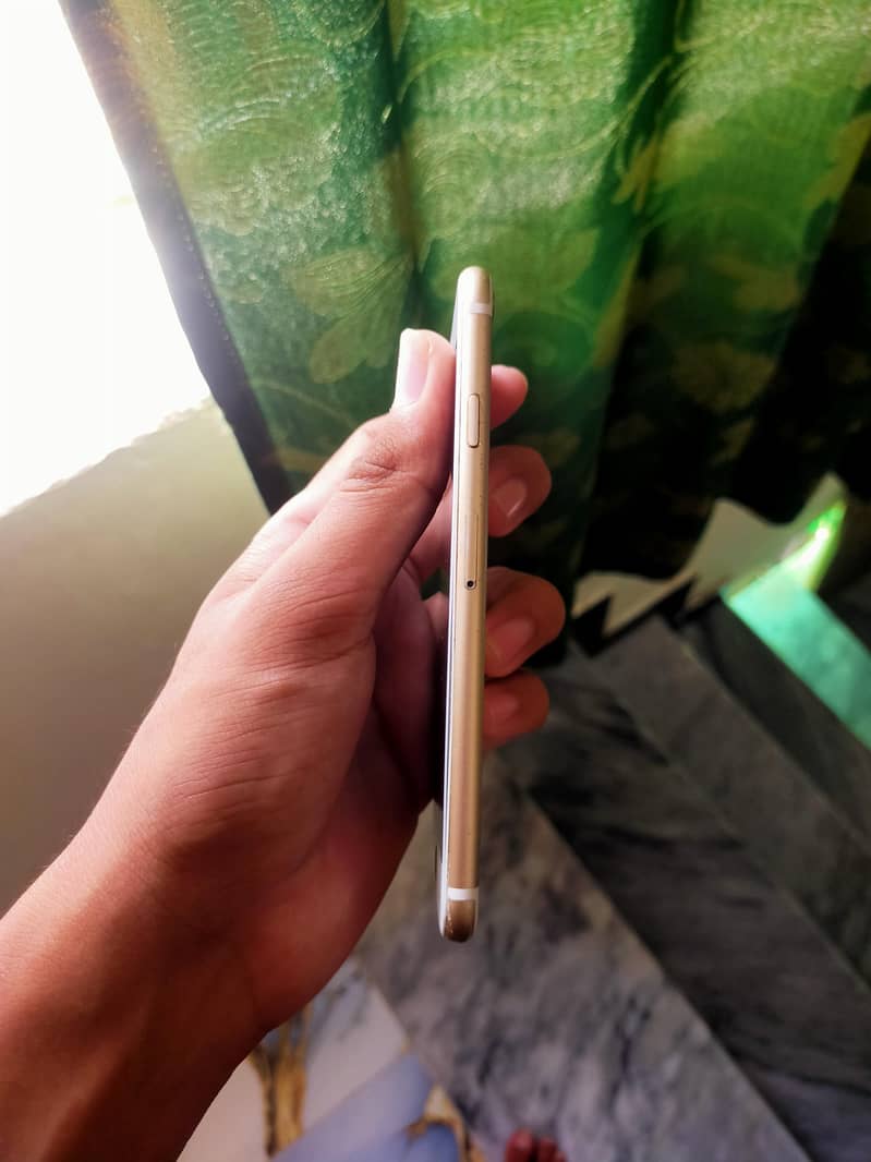Apple iPhone 6S 4