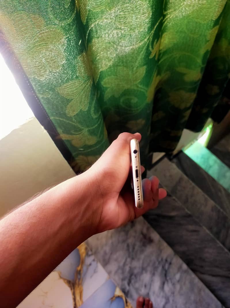 Apple iPhone 6S 6