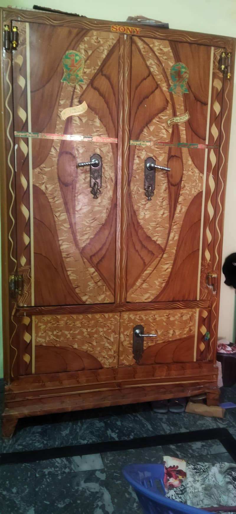 Cabinet 0
