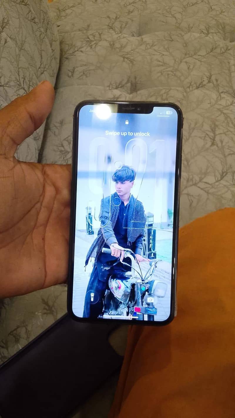 Apple iPhone 11 Pro 1