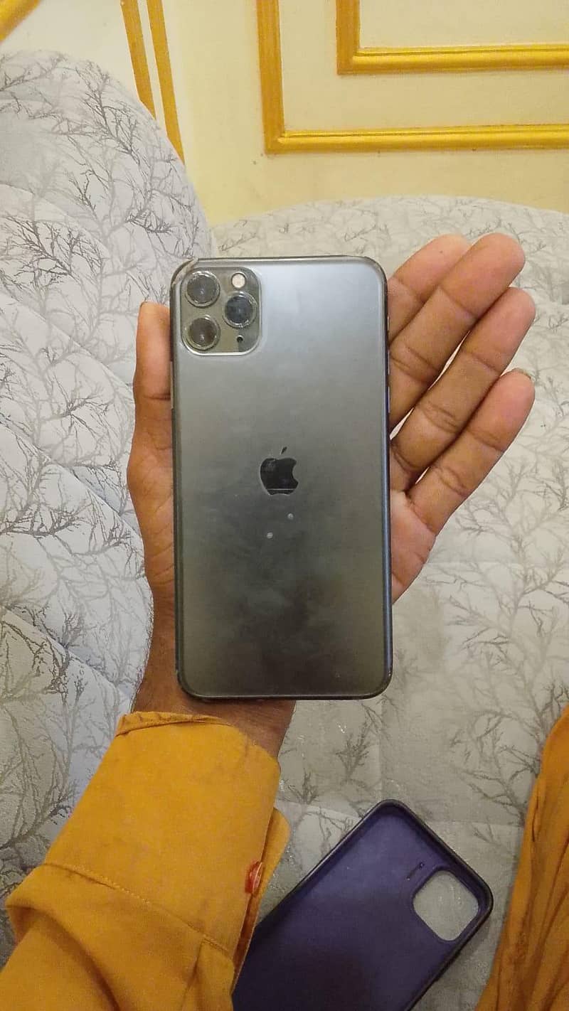 Apple iPhone 11 Pro 2