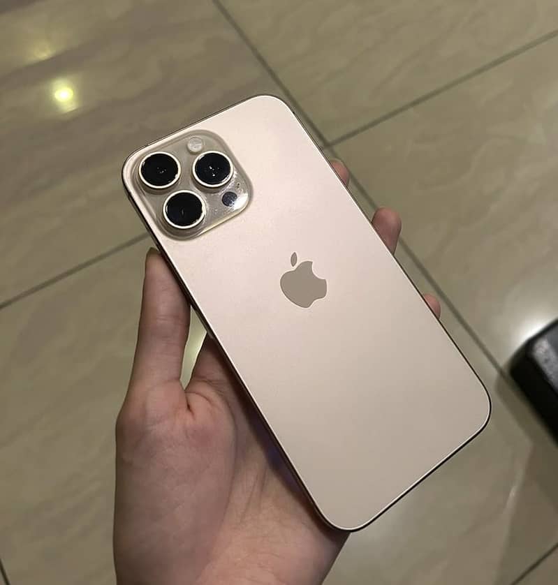 Apple iPhone 16 Pro Max 0