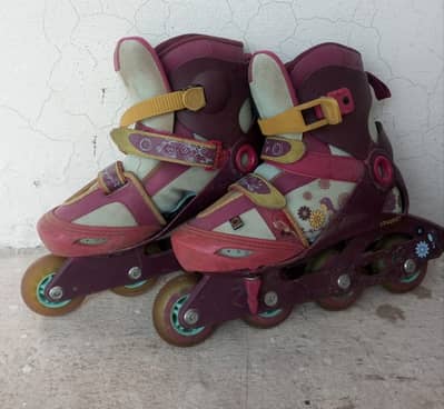pair of imported skates for 8-14years old