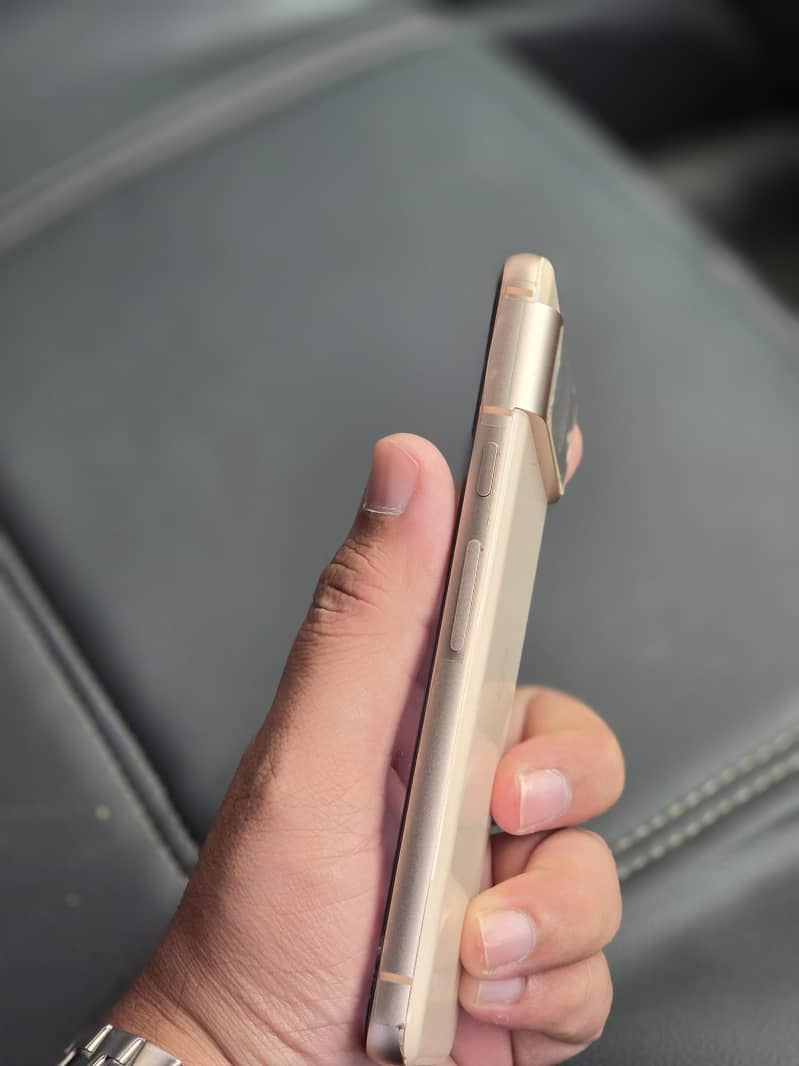 Google Pixel 8 4