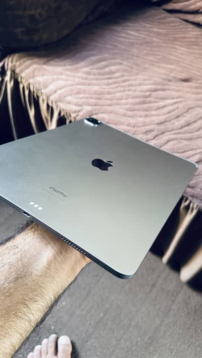 Ipad pro 6th gen m2 chip 128gb 12.9 inch display