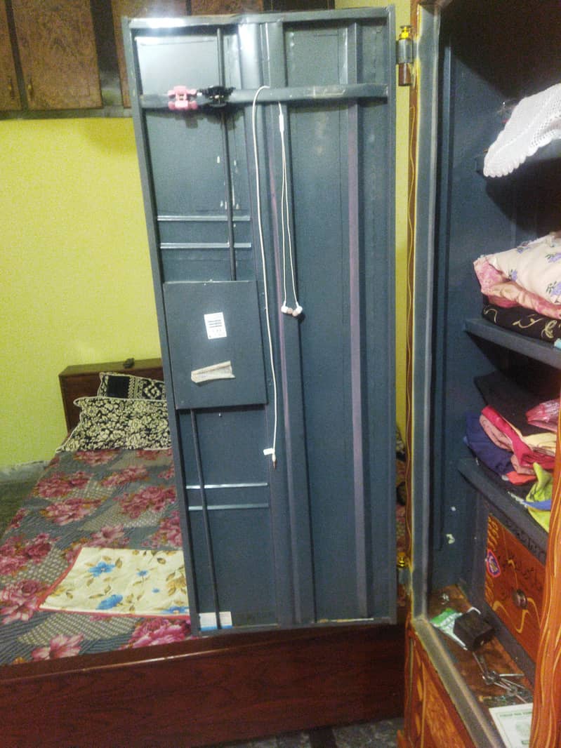 Cabinet 2