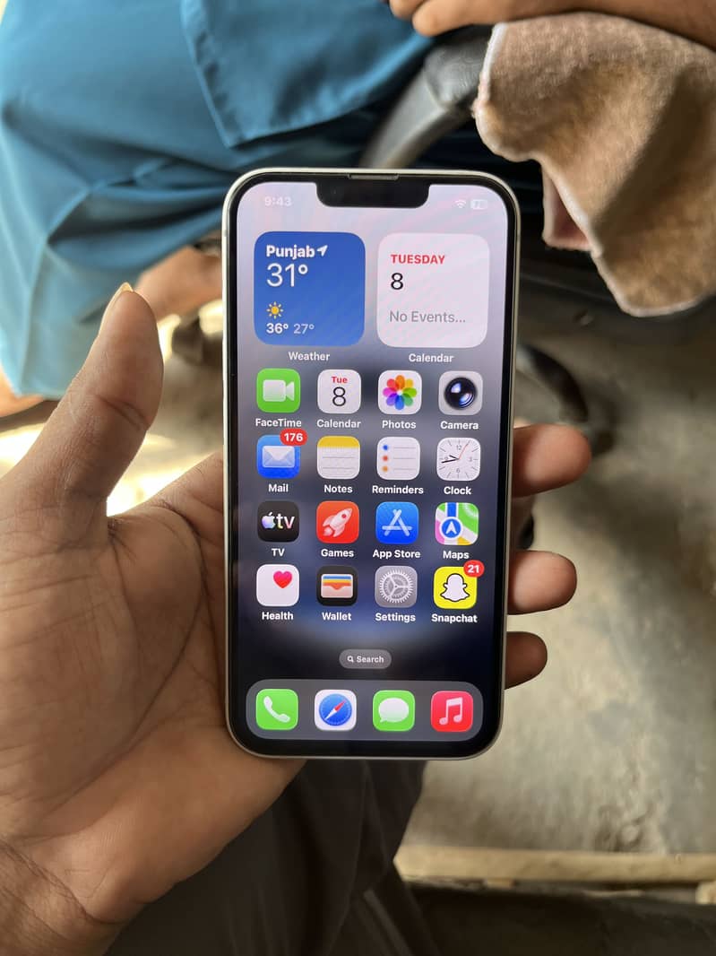 Apple iPhone 16e 2
