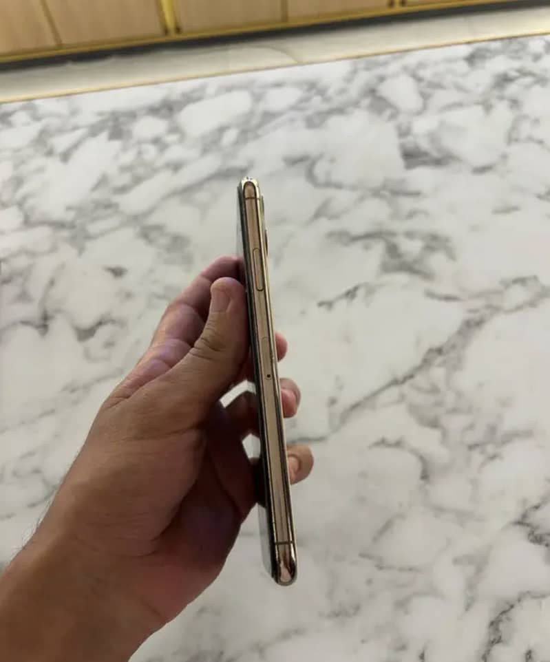 Apple iPhone 11 Pro Max 1