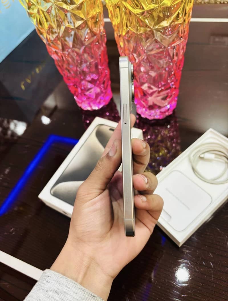 Apple iPhone 15 Pro Max 2
