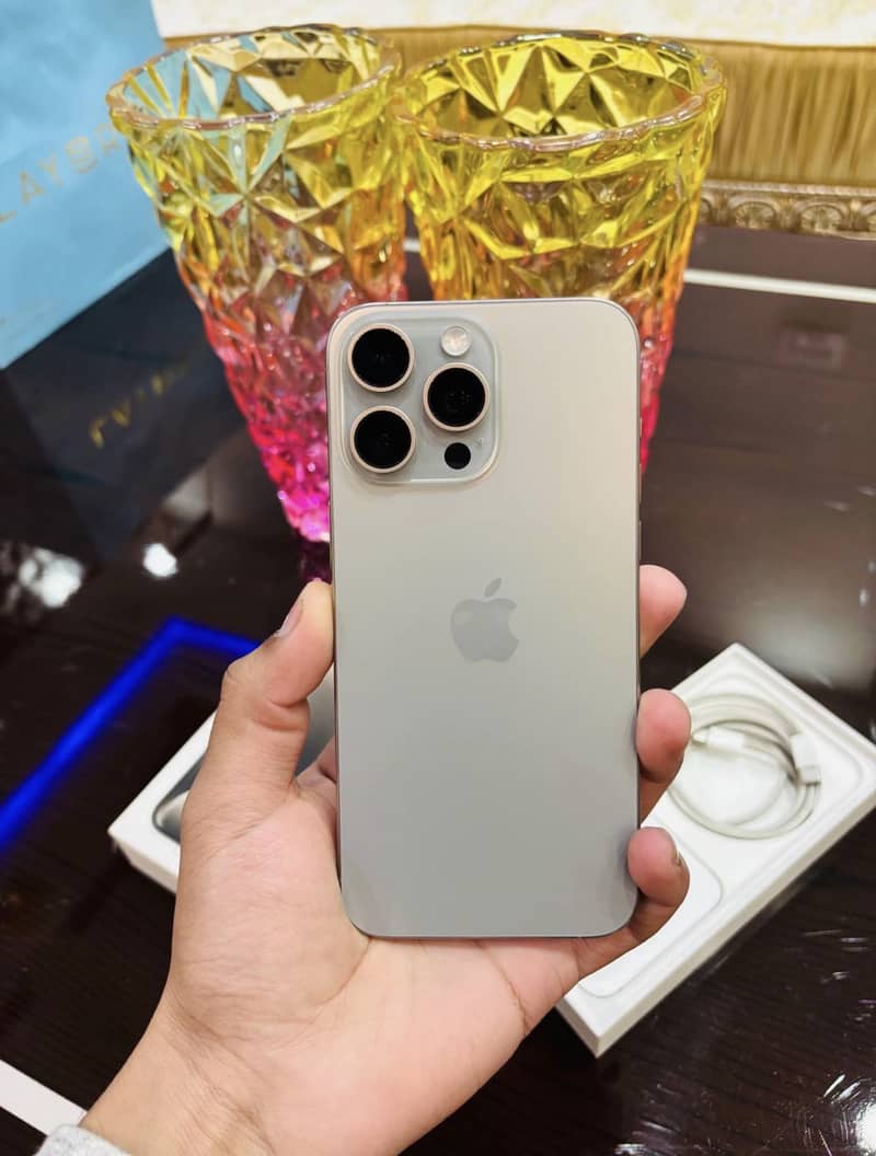 Apple iPhone 15 Pro Max 4