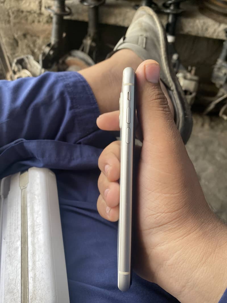 Apple iPhone 11 2