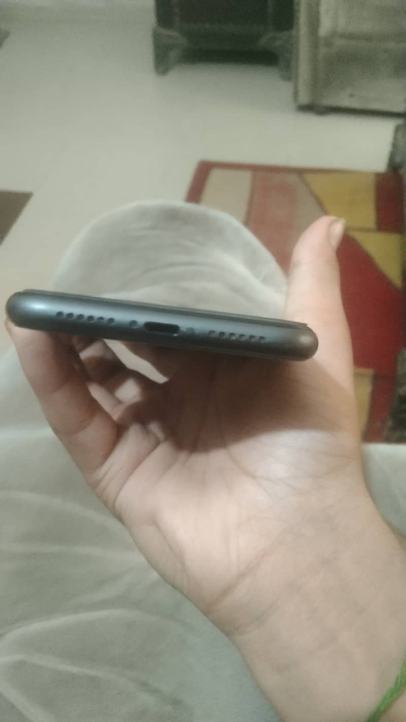 Apple iPhone 11 0