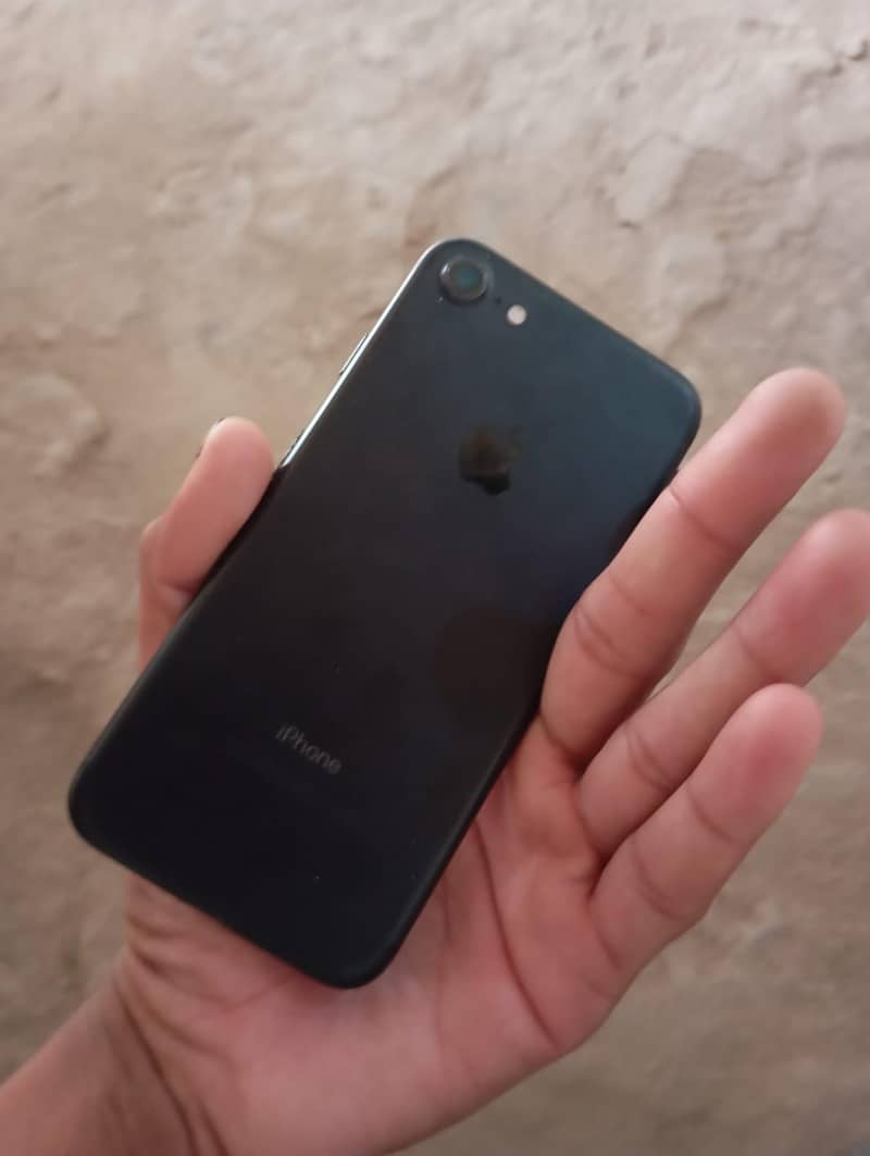 Apple iPhone 7 1