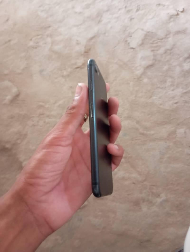 Apple iPhone 7 2