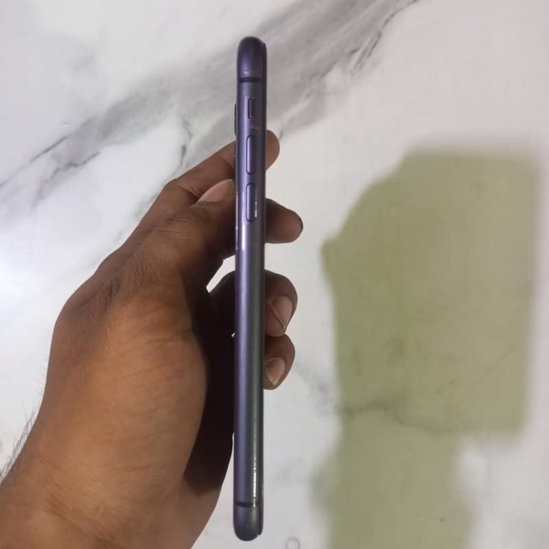 Apple iPhone 11 4