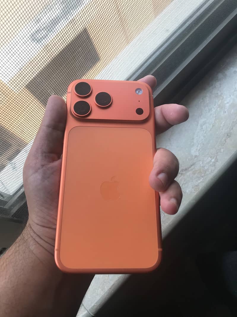 Apple iPhone 17 Pro Max 12