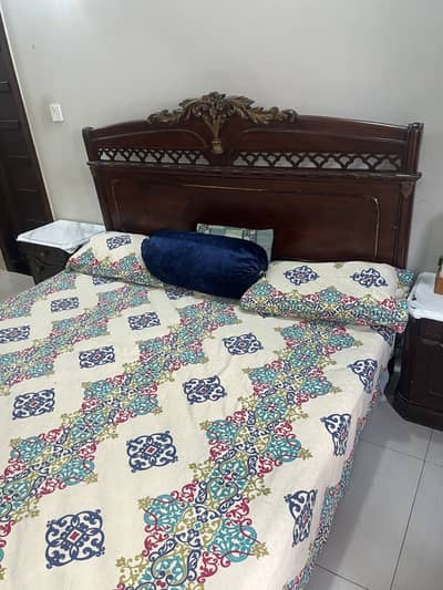 Bed With side tables